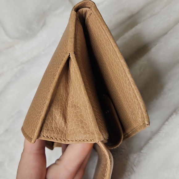 Gucci Interlocking G Bifold Wallet Tan Grained Leather Gold Tone Hardware - Picture 13 of 14